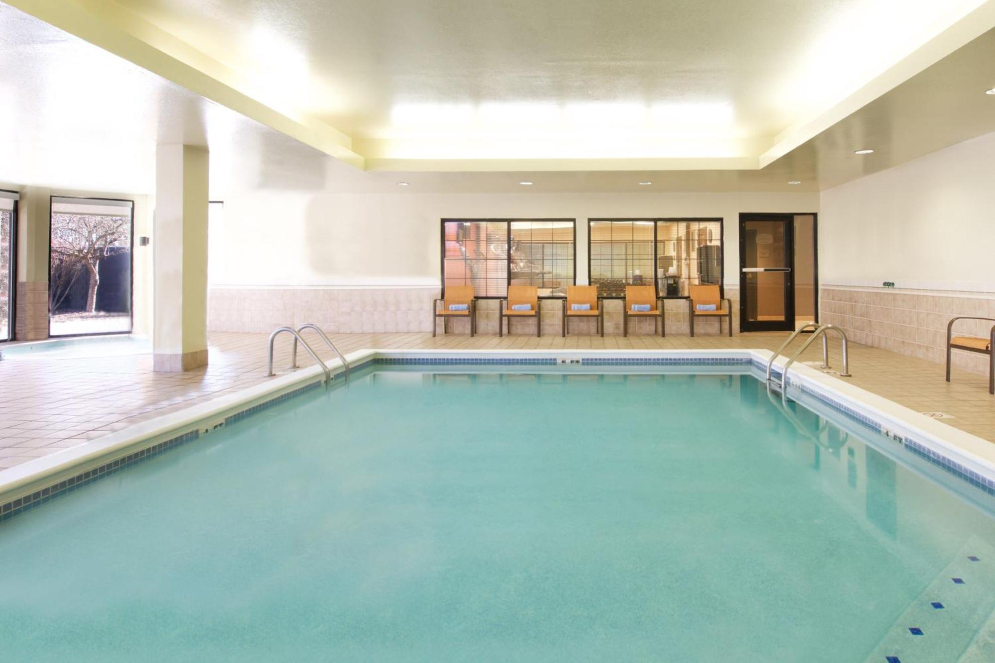 Country Inn & Suites By Radisson, Columbus-Edinburgh Zewnętrze zdjęcie