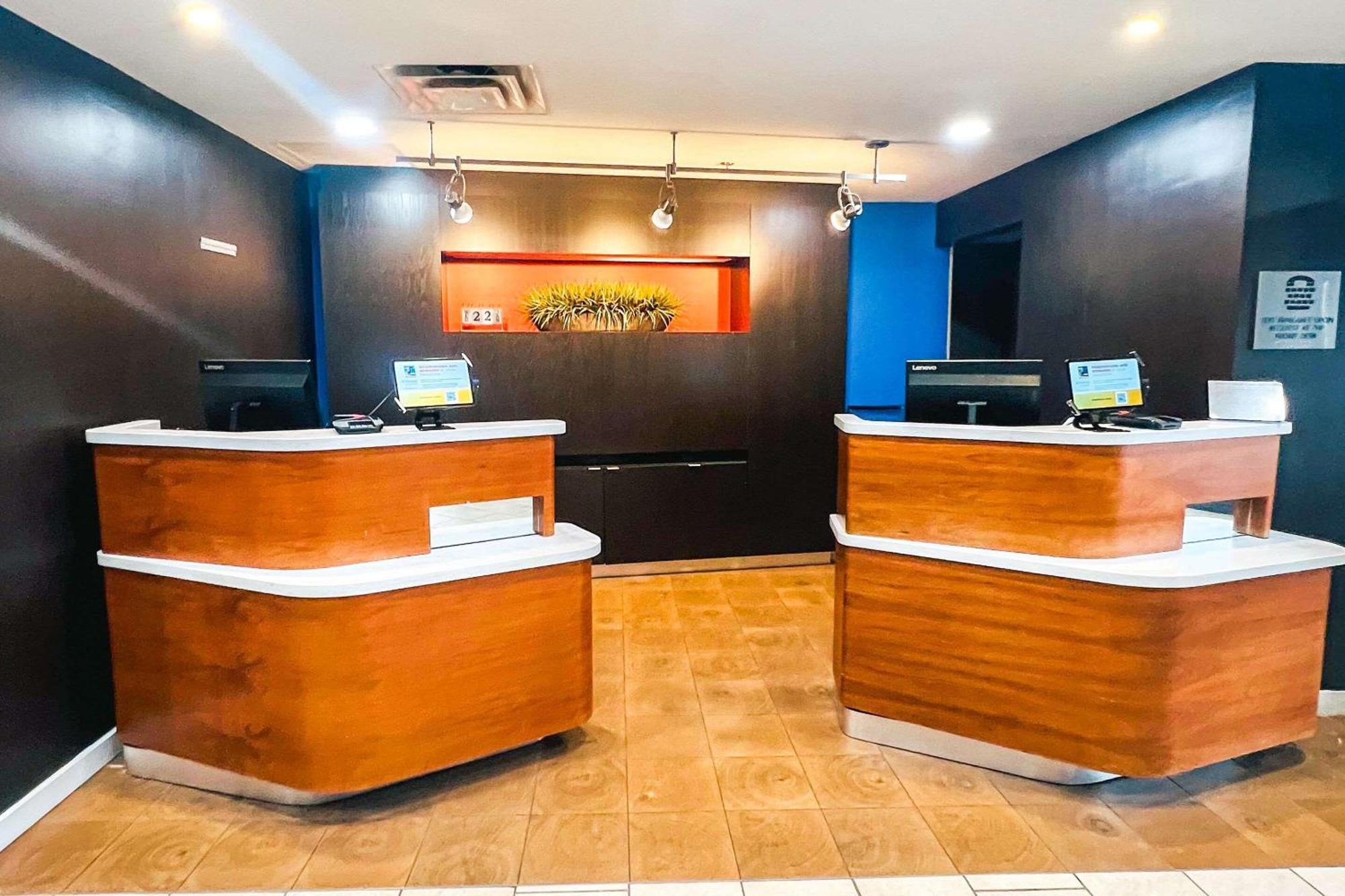 Country Inn & Suites By Radisson, Columbus-Edinburgh Zewnętrze zdjęcie