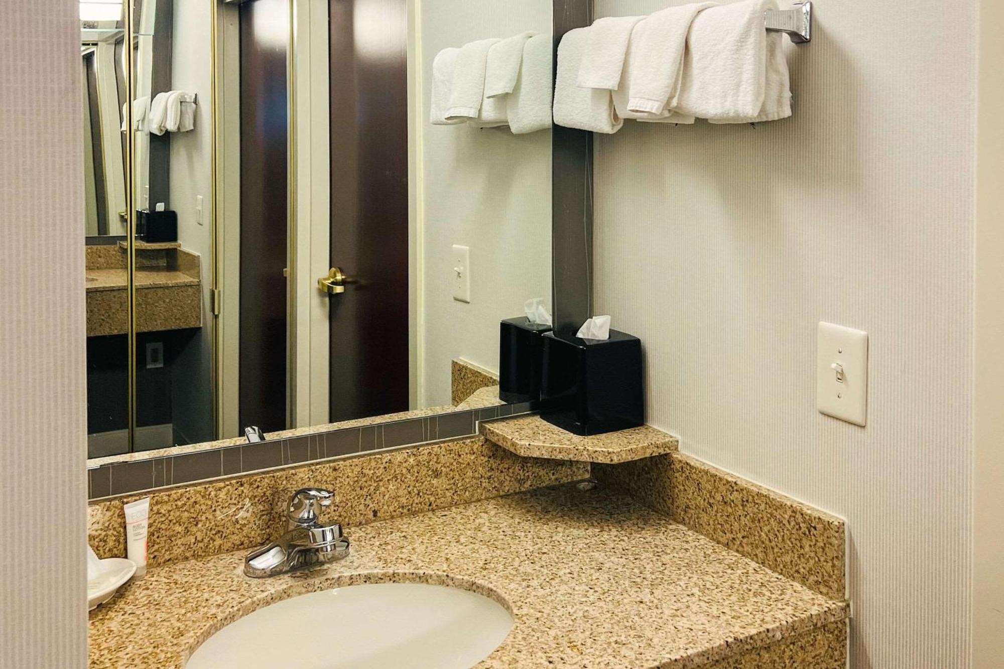 Country Inn & Suites By Radisson, Columbus-Edinburgh Zewnętrze zdjęcie